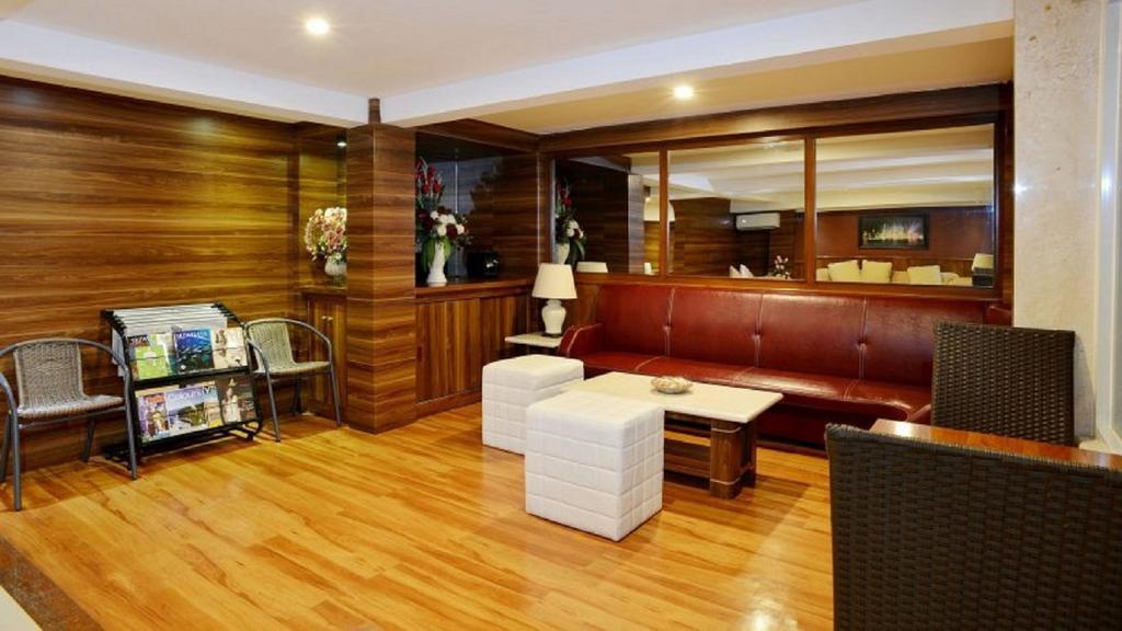 Grand Kasira Hotel Джакарта Екстериор снимка