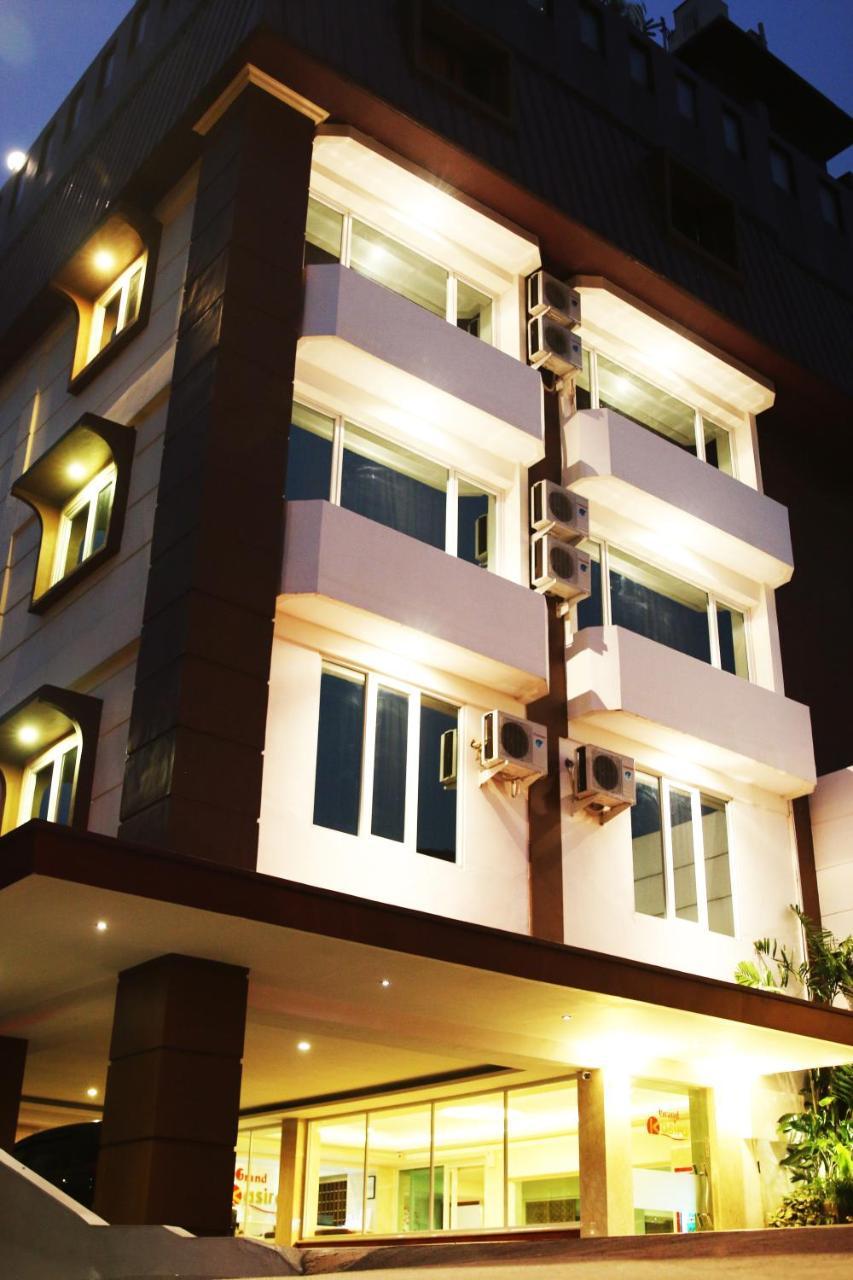 Grand Kasira Hotel Джакарта Екстериор снимка