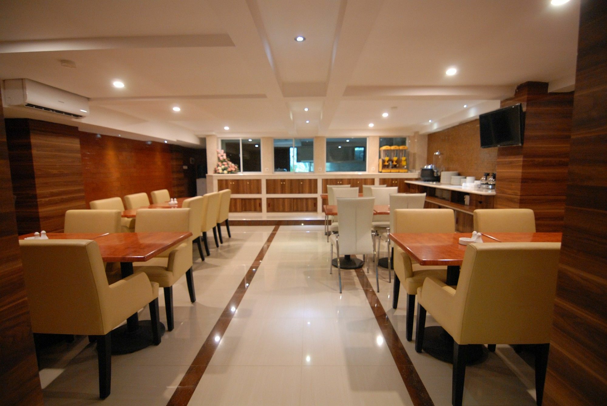 Grand Kasira Hotel Джакарта Екстериор снимка